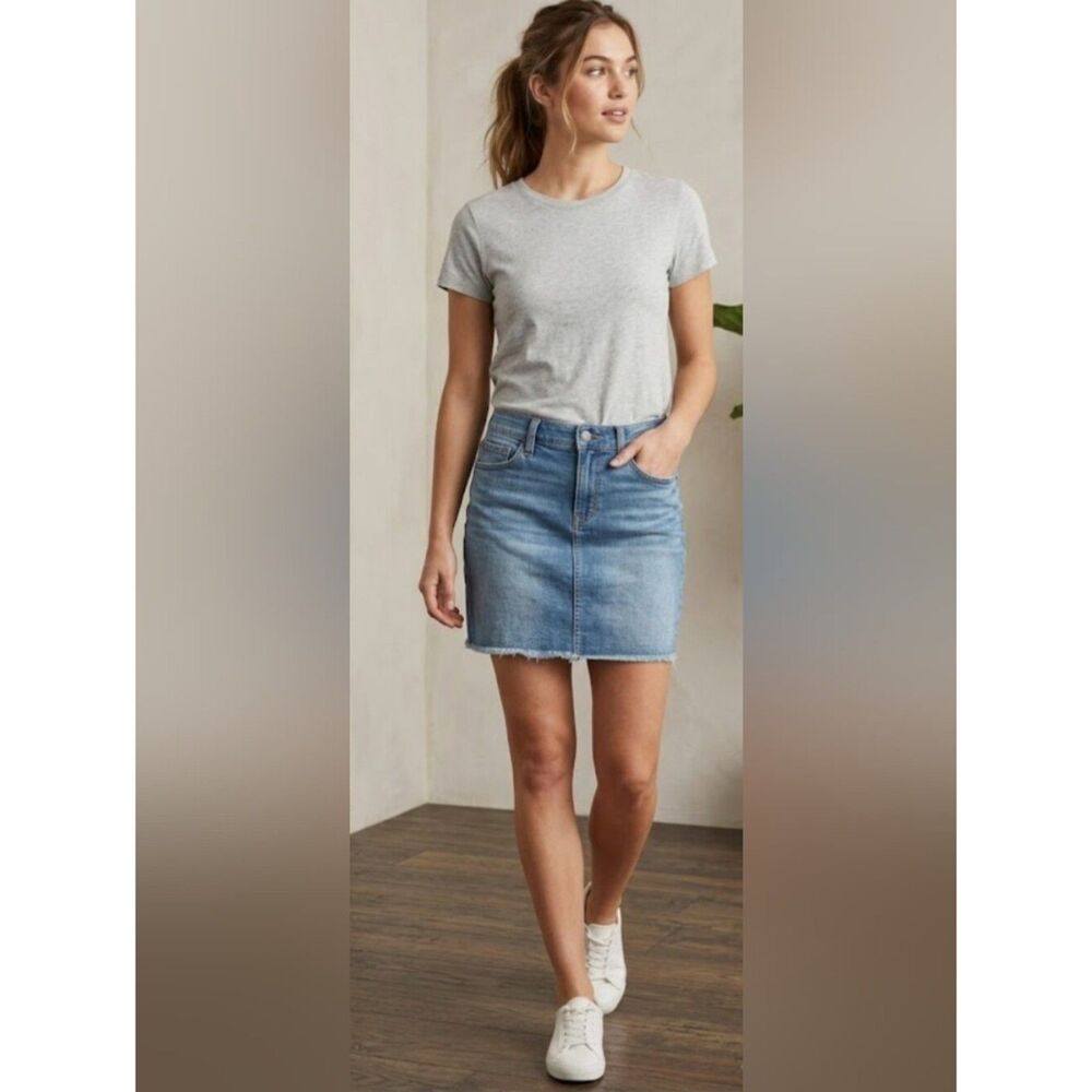 Lucky Brand Distressed Mini Skirt Size 2/26 Y2K Denim Blue Raw Hem Basic Fall